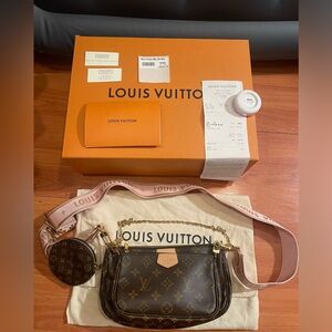 💯% authentic LV multi pochette accessoires in light pink